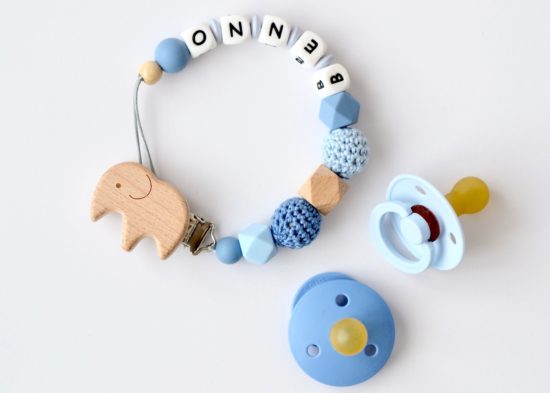 Schnullerkette mit Namen "Elefant" personalisiert in blau