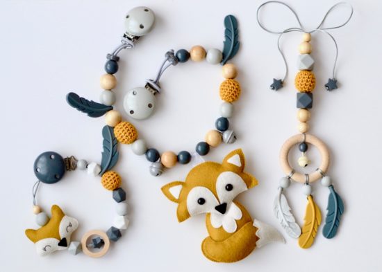 3er Set " Fuchs" Kinderwagenkette, Schnullerkette und Maxi Cosi  Anhänger in grau-senf