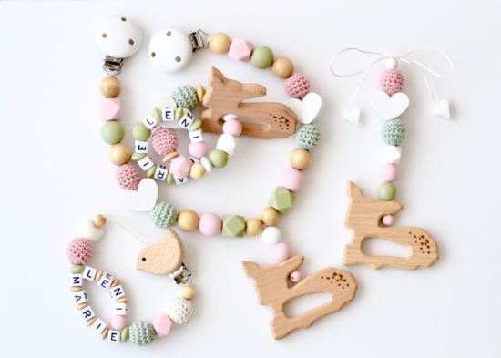 4er Set " Rehkitz" Kinderwagenkette, Schnullerkette, Maxi Cosi  Anhänger und Beißring in rosa-resede