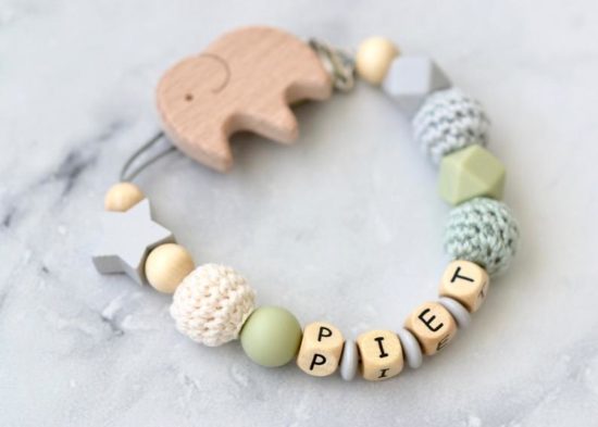 Schnullerkette mit Namen " Elefant" in resede-grau – Bild 2