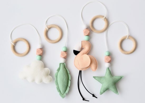 Spielbogen Anhänger "Flamingo" in peach-mint