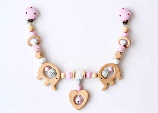 Kinderwagenkette  "Elefanten mit dem Herz" in rosa-grau