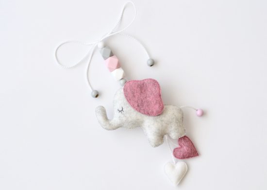 Maxi Cosi Anhänger "Elefant" aus 100% Wollfilz  rosa-grau-weiss – Bild 2