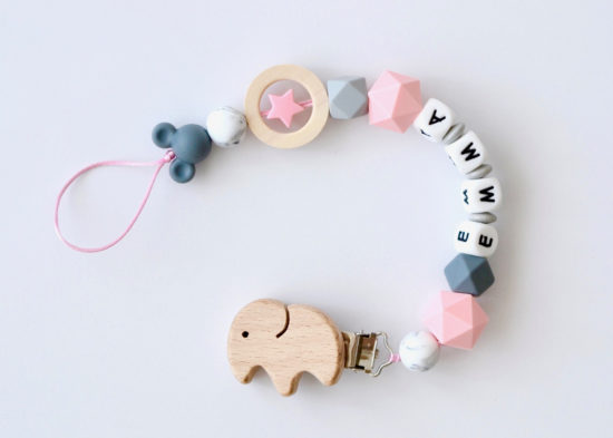 Schnullerkette mit Namen "Elefant" personalisiert in rosa-grau