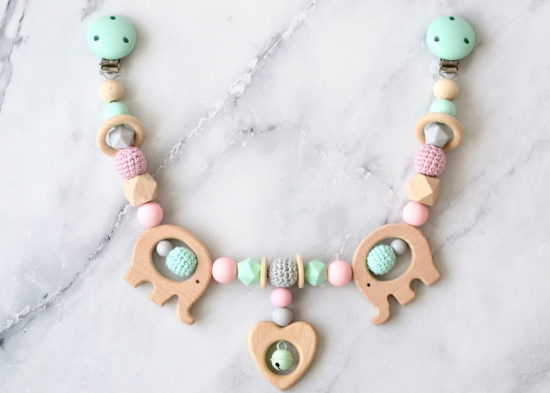 Kinderwagenkette  "Elefanten mit dem Herz" in mint rosa