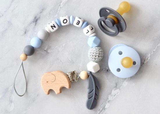 Schnullerkette mit Namen "Elefant" personalisiert in blau