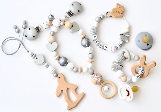 4er Set " Hase" Kinderwagenkette, Schnullerkette, Maxi Cosi  Anhänger und Beißring