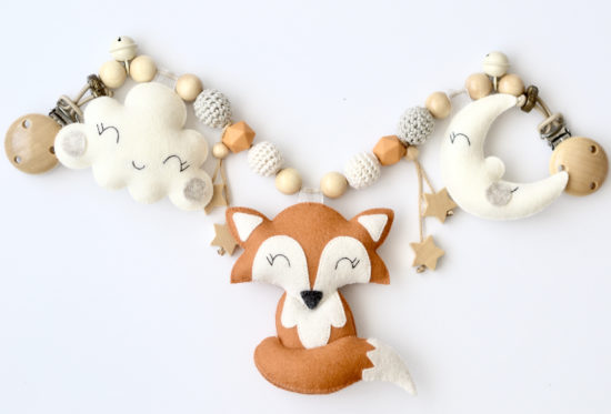 Kinderwagenkette "Fuchs mit Wolken" aus 100% Wollfilz